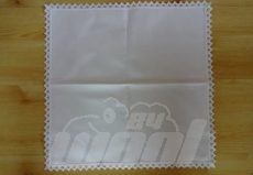 Deckerl wei� mit Spitze: 50 cm x 50 cm