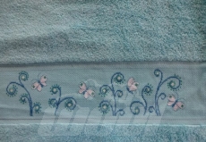 Handtuch handgestickt: Schmetterlinge