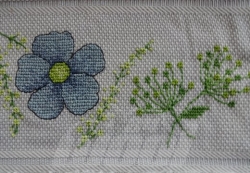 Handtuch handgestickt: Blumen